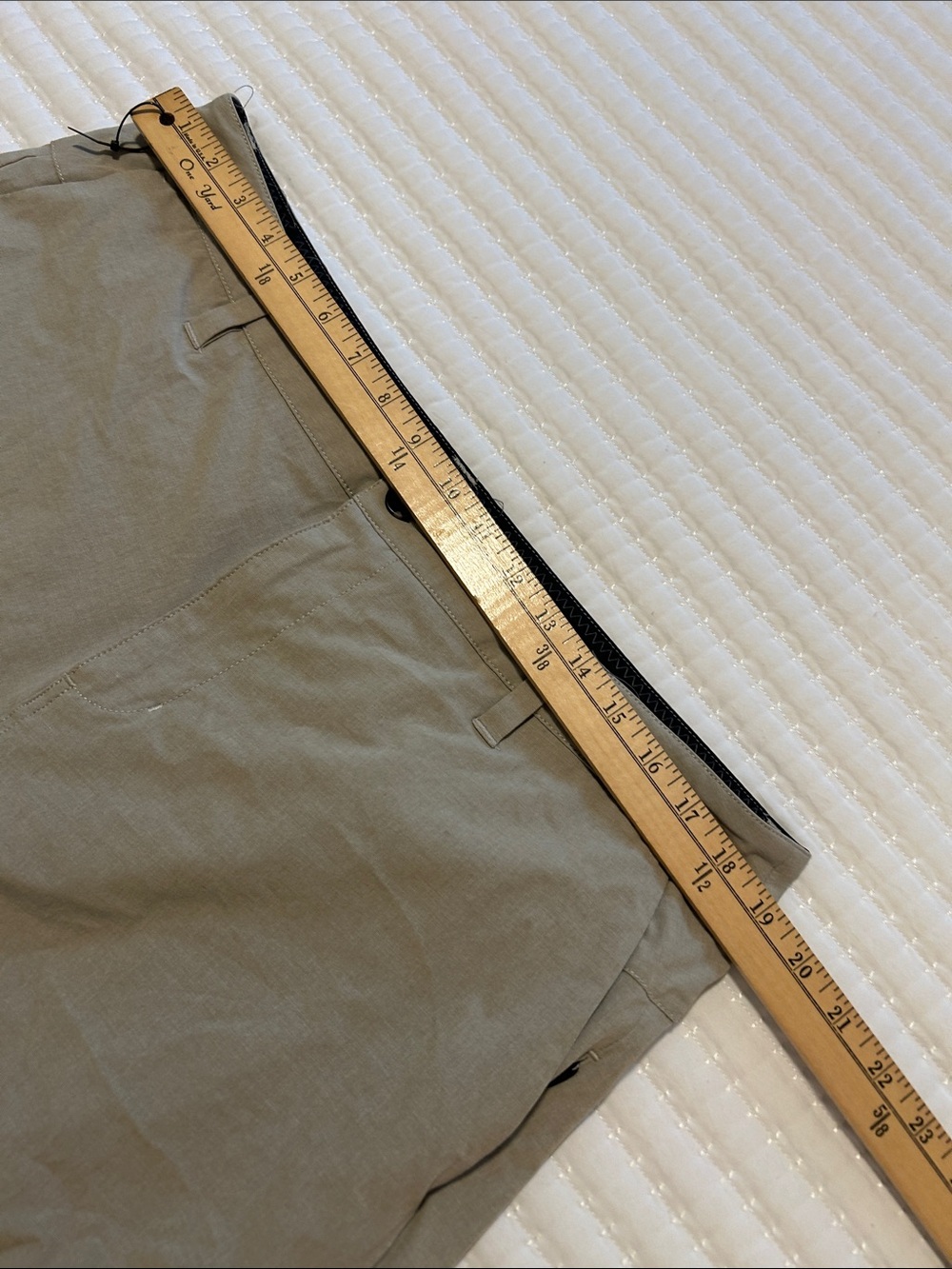 Vuori Lightweight Flat-Front Khaki Shorts Mens 36” waist - Picture 9 of 11